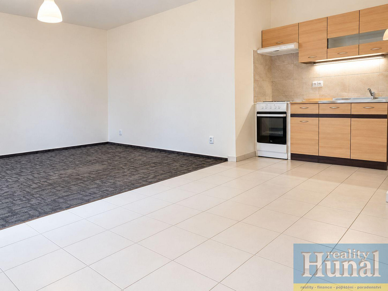 Pronájem bytu 1+kk 30 m² – fotografie 3