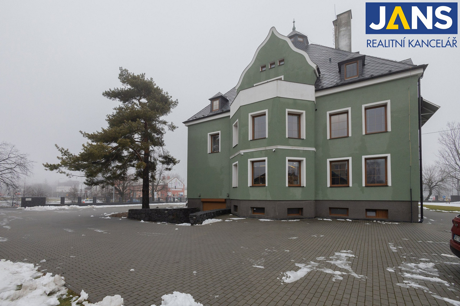 Pronájem kanceláře 179 m² — photo 2