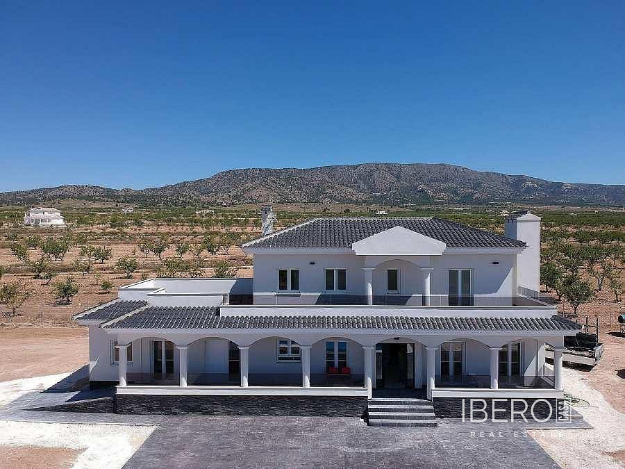 Prodej domu 195 m² s pozemkem 10 000 m²