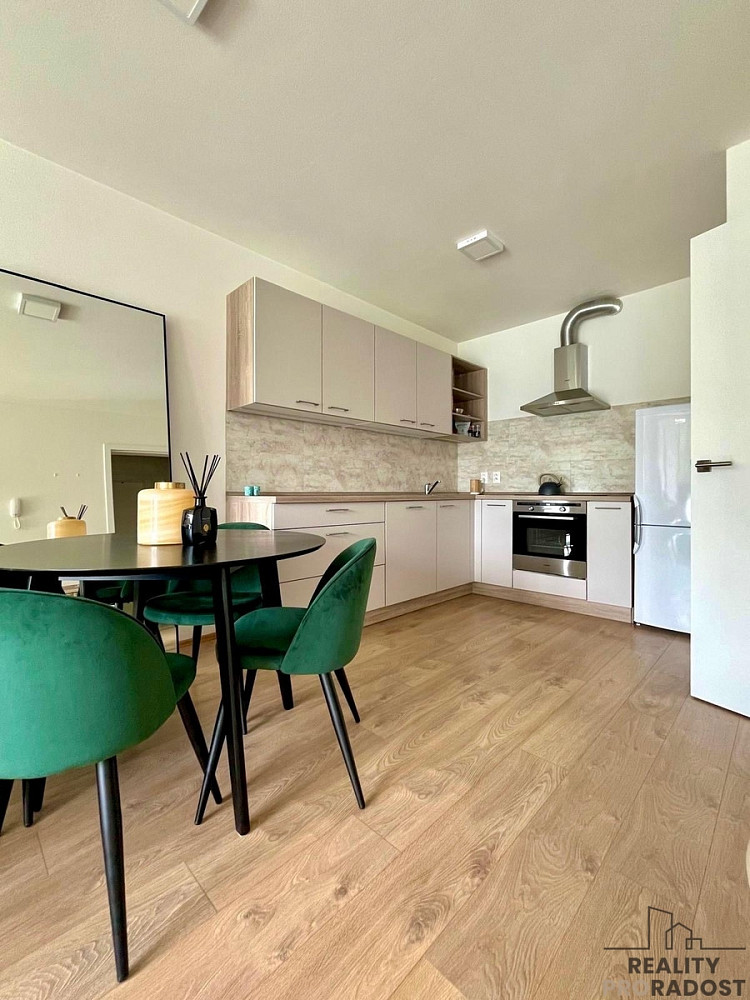 Pronájem bytu 2+kk 65 m² — photo 3