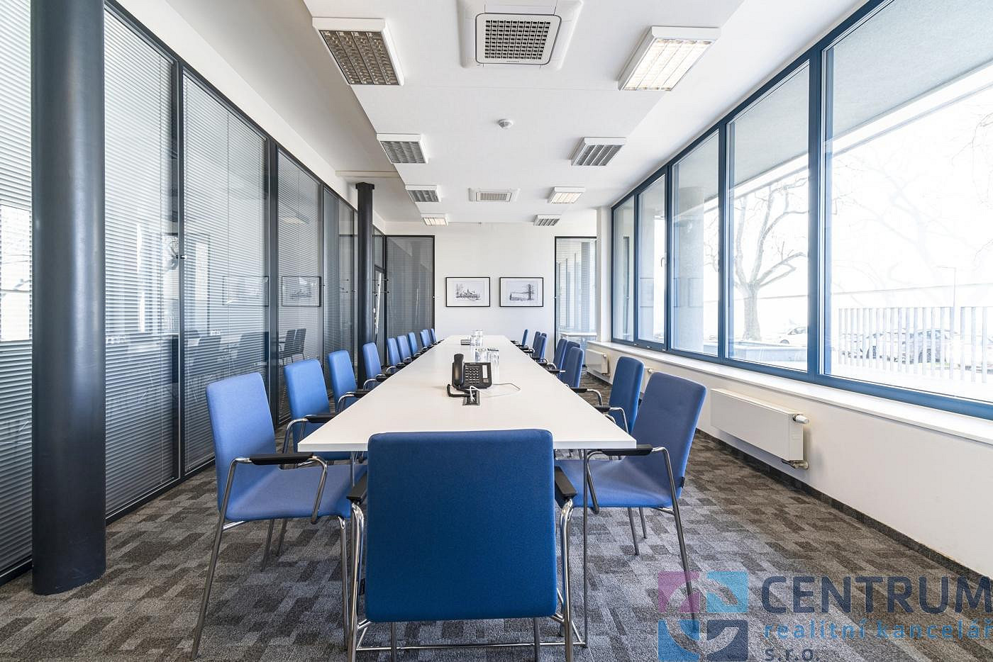 Pronájem kanceláře 42 m² — photo 2