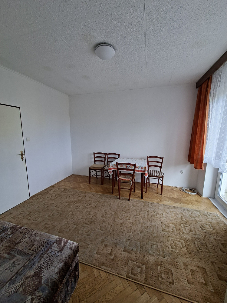 Pronájem bytu 3+1 74 m² – pohled 2