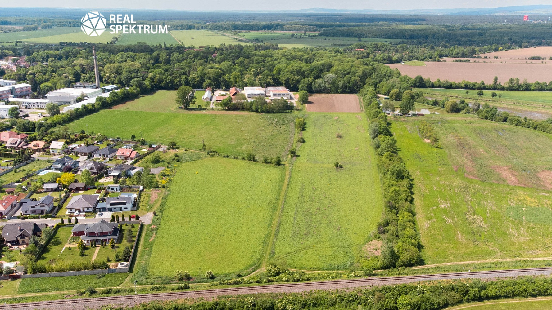 Prodej komerčního pozemku 46 724 m² – fotografie 2