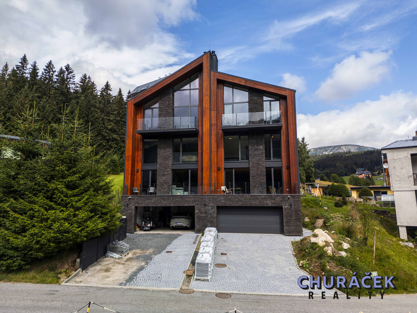 Prodej komerčního objektu (jiného typu) 303 m² – fotografie 2