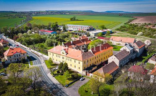 Prodej domu 3 786 m² s pozemkem 10 559 m², Tyršovo náměstí, Cítoliby, okres Louny
