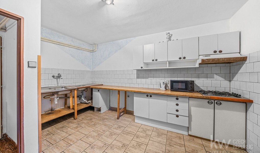 Prodej domu 570 m² s pozemkem 968 m², Železná Ruda – náhled fotky 9