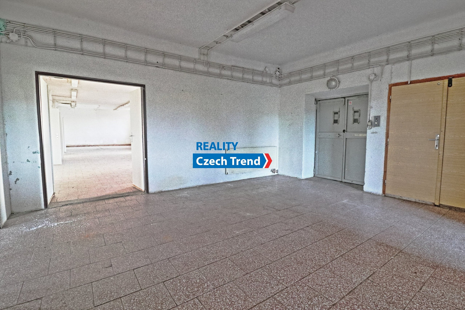 Pronájem skladovacích prostor 301 m²