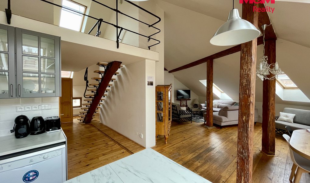 Pronájem bytu atypického 170 m², Praha – náhled fotky 3