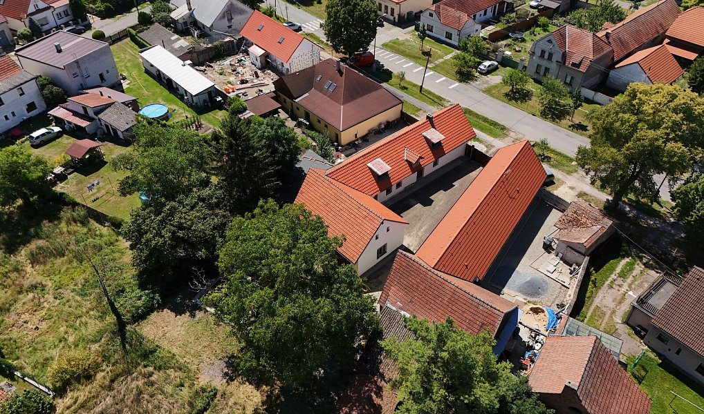 Prodej domu 213 m² s pozemkem 803 m², Chleby – náhled fotky 32