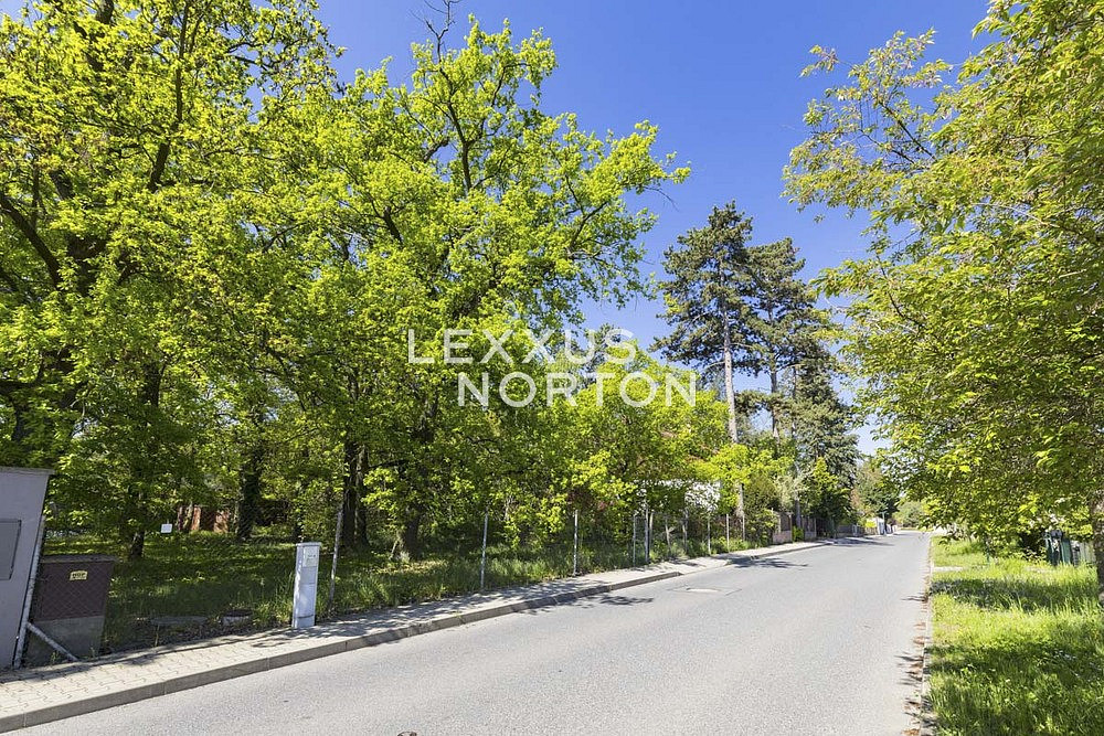 Prodej stavebního pozemku 1 282 m²