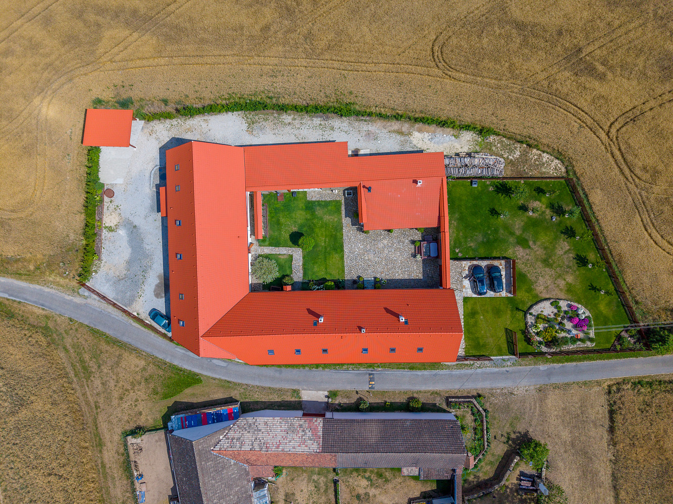 Prodej domu 926 m² s pozemkem 3 061 m² – fotografie 2