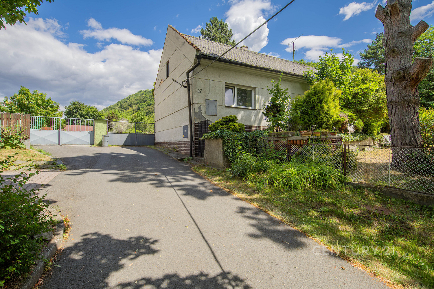 Prodej domu 220 m² s pozemkem 3 302 m²