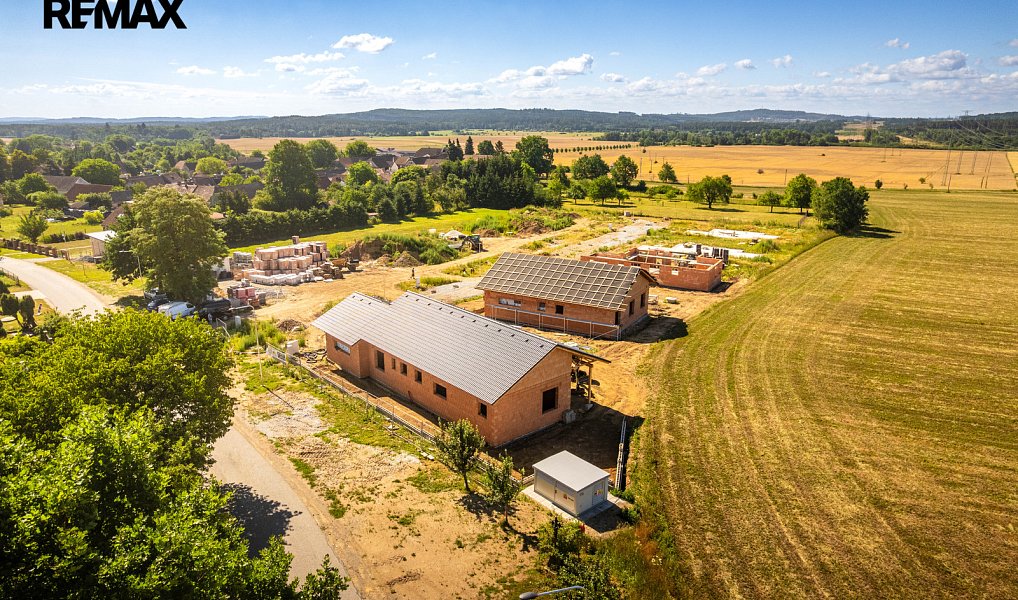 Prodej domu 174 m² s pozemkem 851 m², Cerhonice – náhled fotky 2