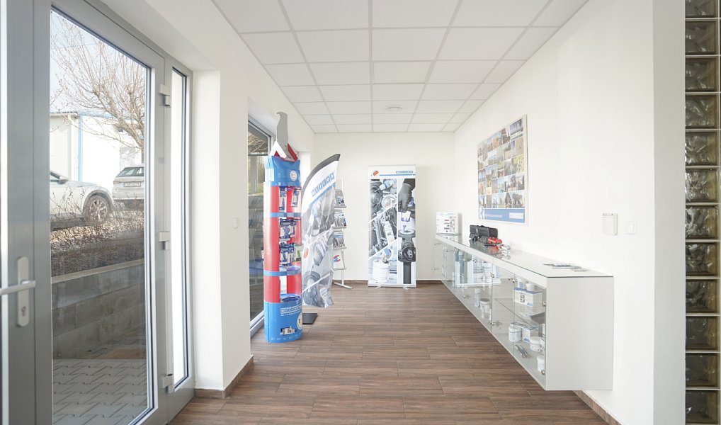 Pronájem výrobních prostor 420 m², Bystřany – náhled fotky 4
