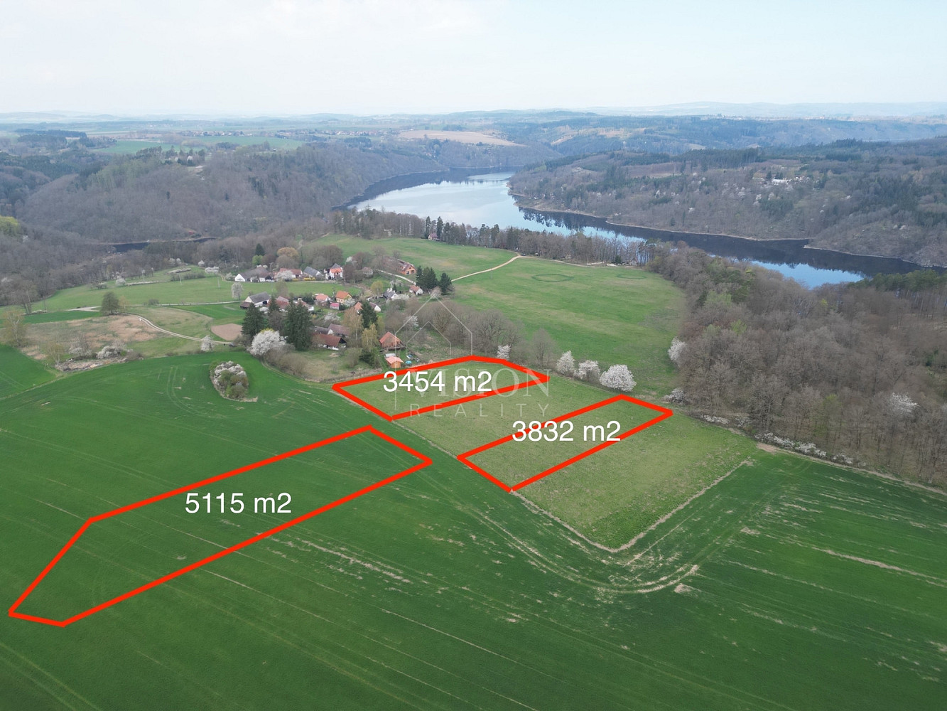 Prodej pole 12 784 m²