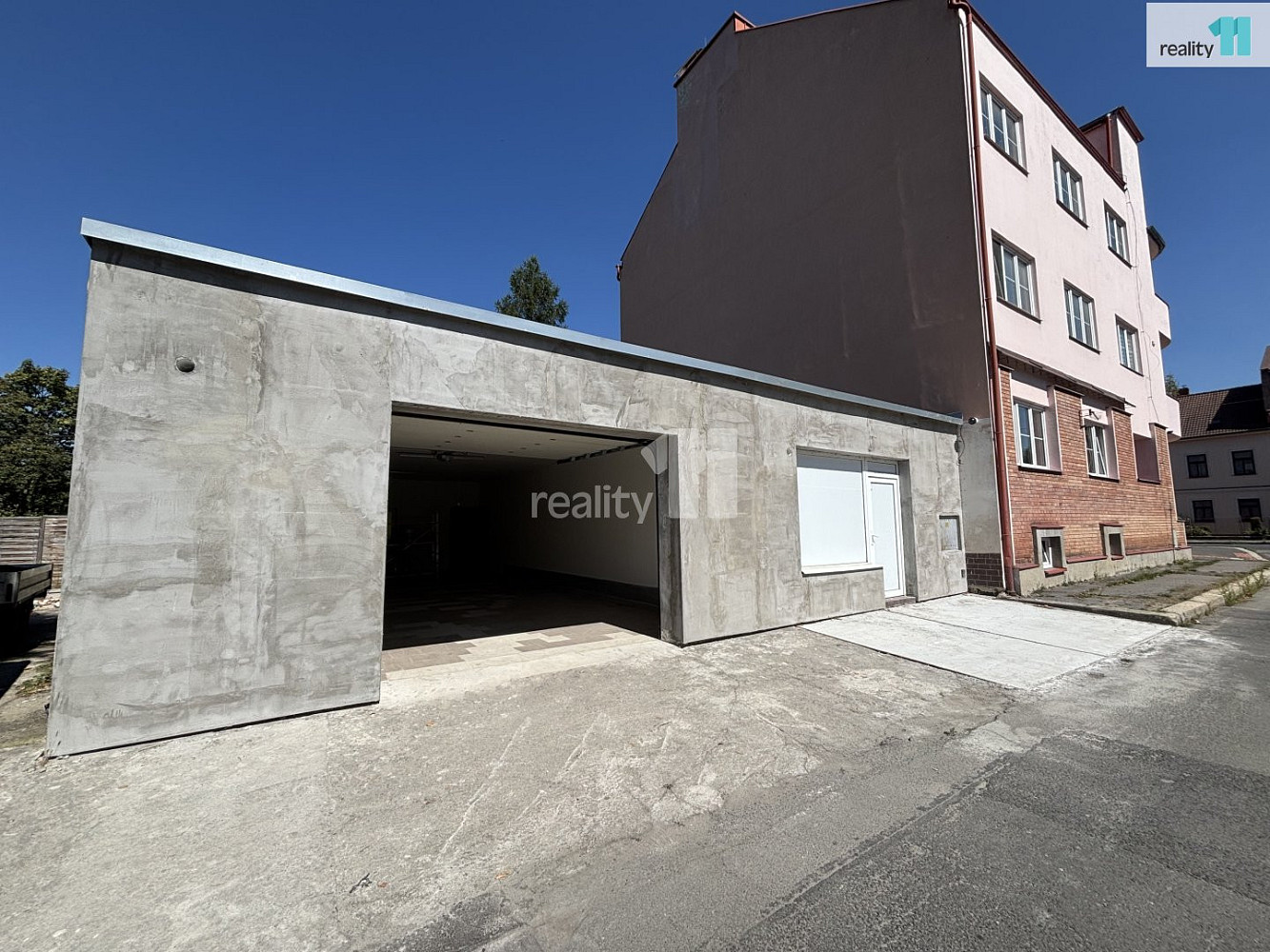 Pronájem obchodních prostor 144 m²