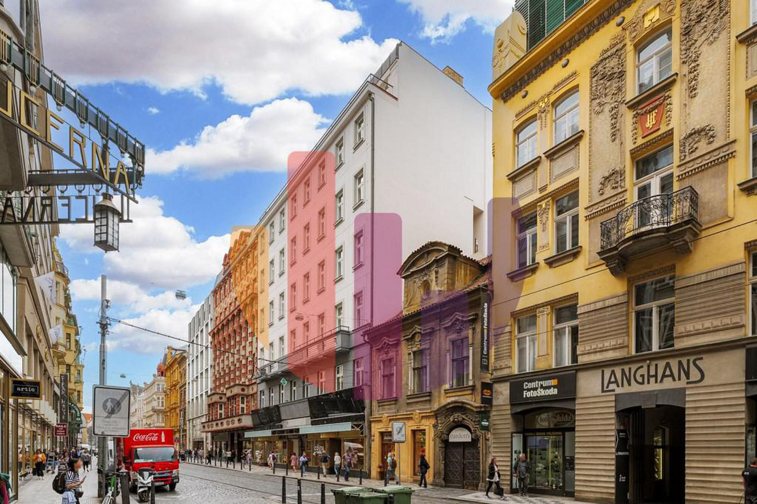 Pronájem kanceláře 384 m²