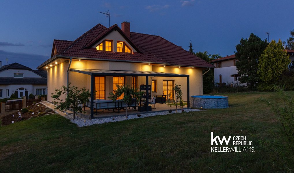 Prodej domu 203 m² s pozemkem 1 141 m², Říčany – fotka 1 z 34