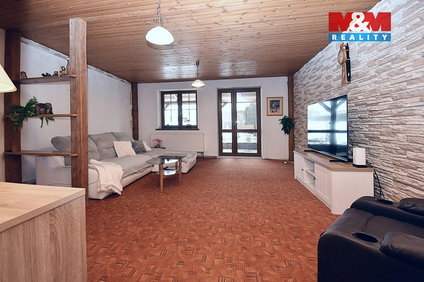 Prodej domu 320 m² s pozemkem 2 079 m²