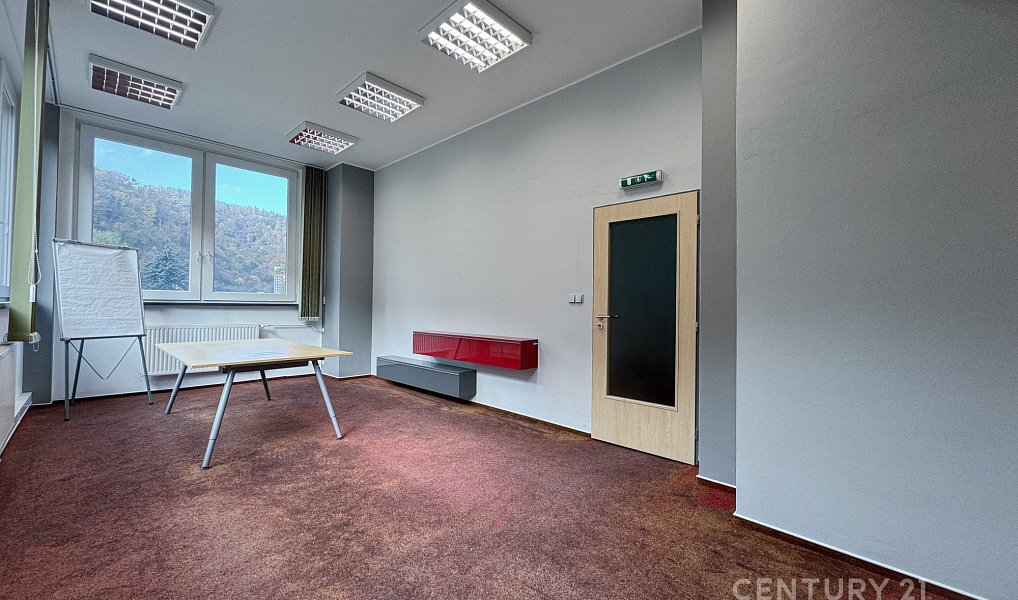 Pronájem výrobních prostor 1 920 m², Adamov – náhled fotky 12