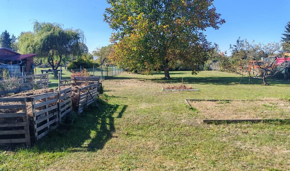 Prodej stavebního pozemku 976 m², Planá – náhled fotky 2