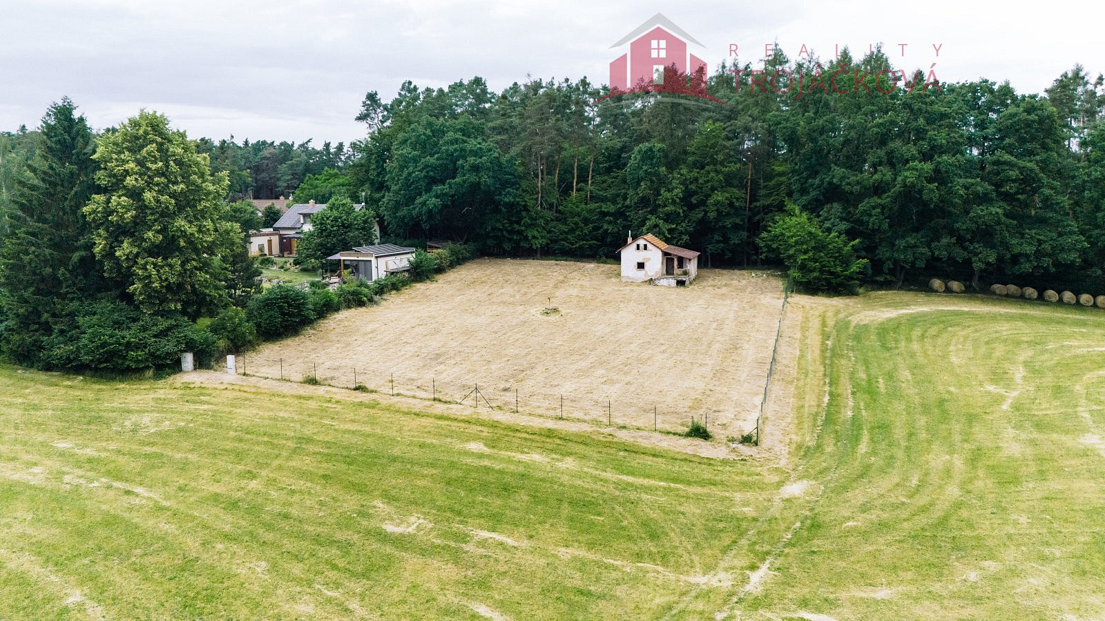 Prodej stavebního pozemku 2 203 m² – fotografie 3