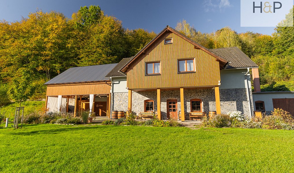 Prodej ubytovacího objektu 580 m², Oskava – náhled fotky 2