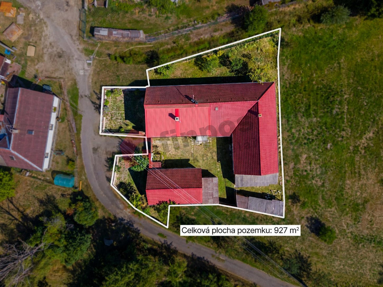 Prodej domu 250 m² s pozemkem 927 m² – fotografie 2