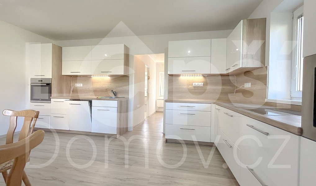 Prodej domu 185 m² s pozemkem 1 515 m², Vlčice – náhled fotky 8