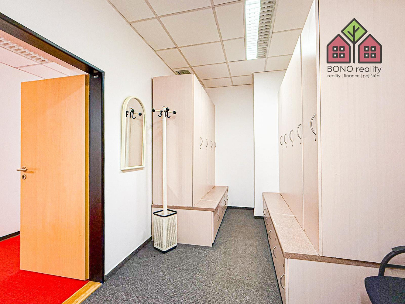 Pronájem kanceláře 242 m² – fotografie 2