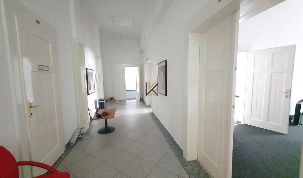 Pronájem kanceláře 131 m², Praha – náhled fotky 3