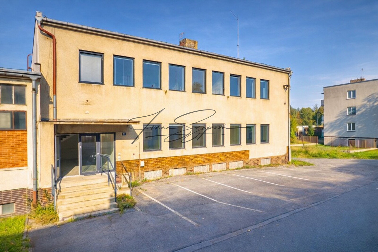 Prodej komerčního objektu (jiného typu) 500 m²