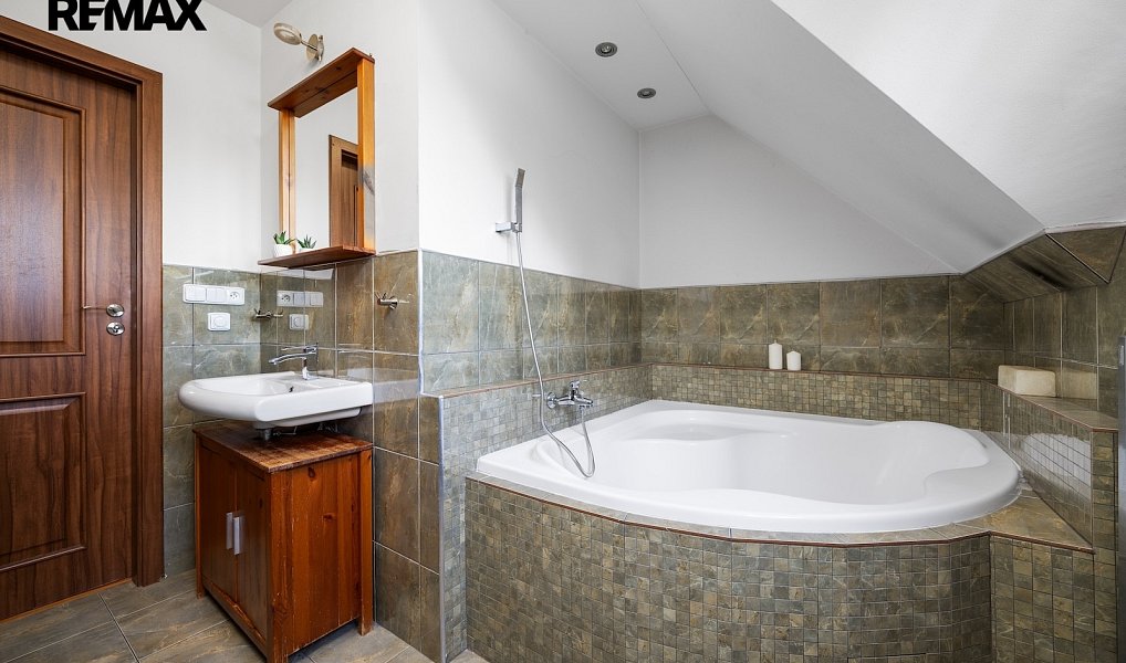 Prodej domu 210 m² s pozemkem 1 140 m², Praha – náhled fotky 17