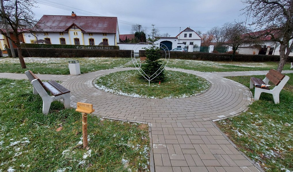 Prodej domu 400 m² s pozemkem 4 700 m², Golčův Jeníkov – náhled fotky 51