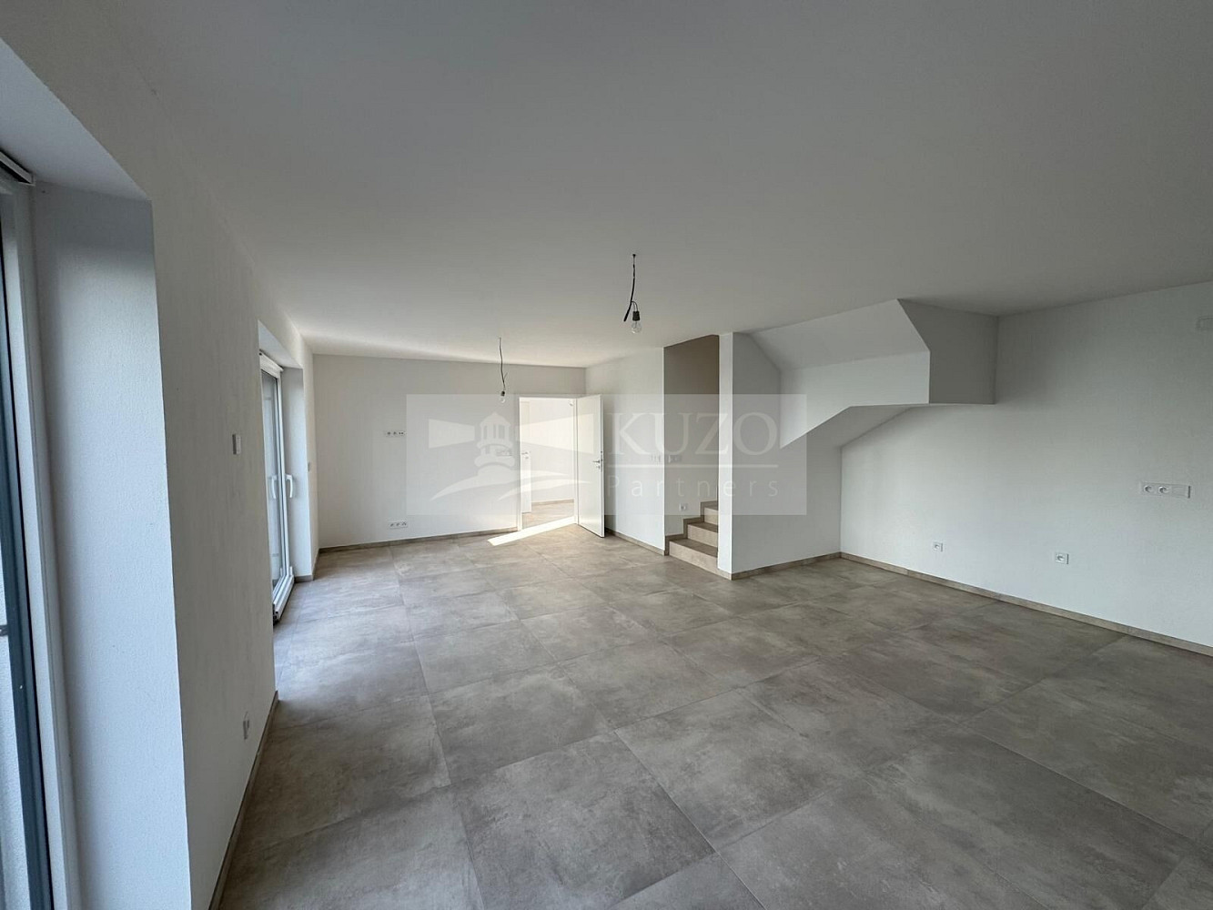 Pronájem domu 165 m² s pozemkem 655 m² – fotografie 3
