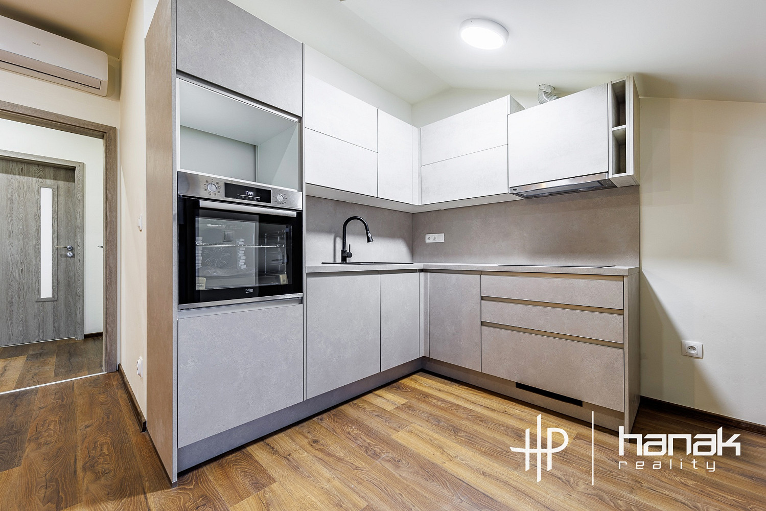 Pronájem bytu 3+kk 64 m² - Widok 2