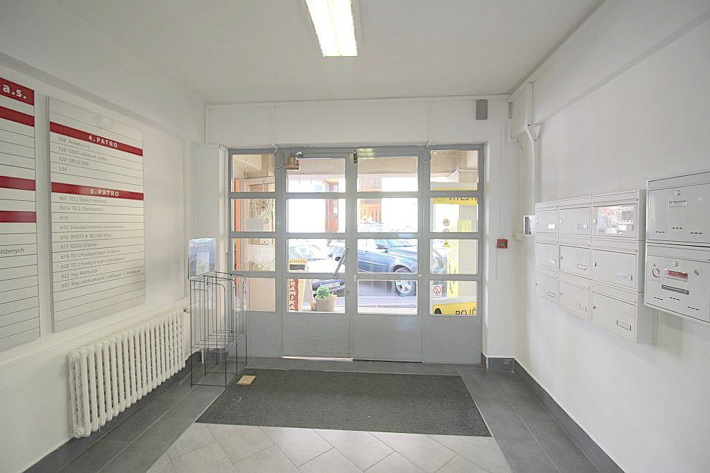 Pronájem kanceláře 612 m² – fotografie 5