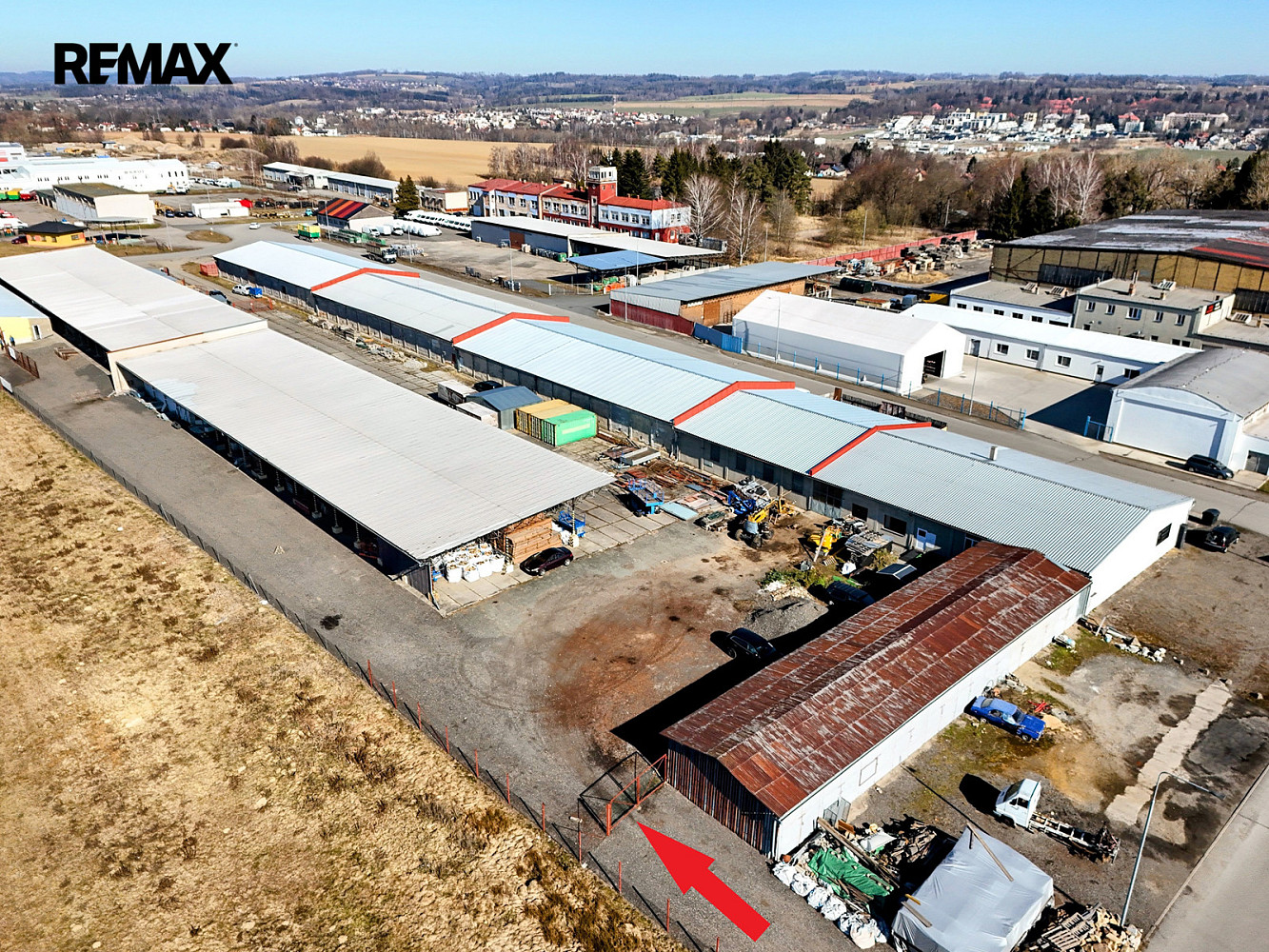 Pronájem skladovacích prostor 2 110 m²