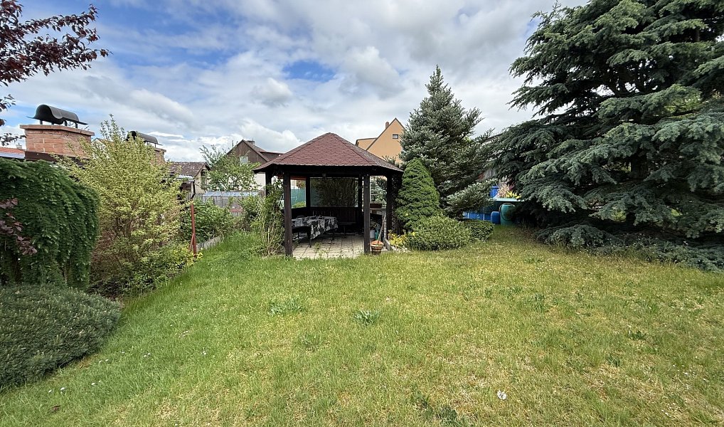 Prodej domu 198 m² s pozemkem 800 m², Kly – náhled fotky 36