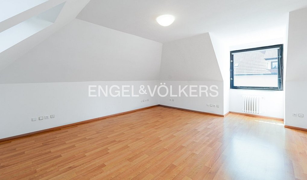 Pronájem domu 417 m² s pozemkem 1 000 m², Praha – náhled fotky 11