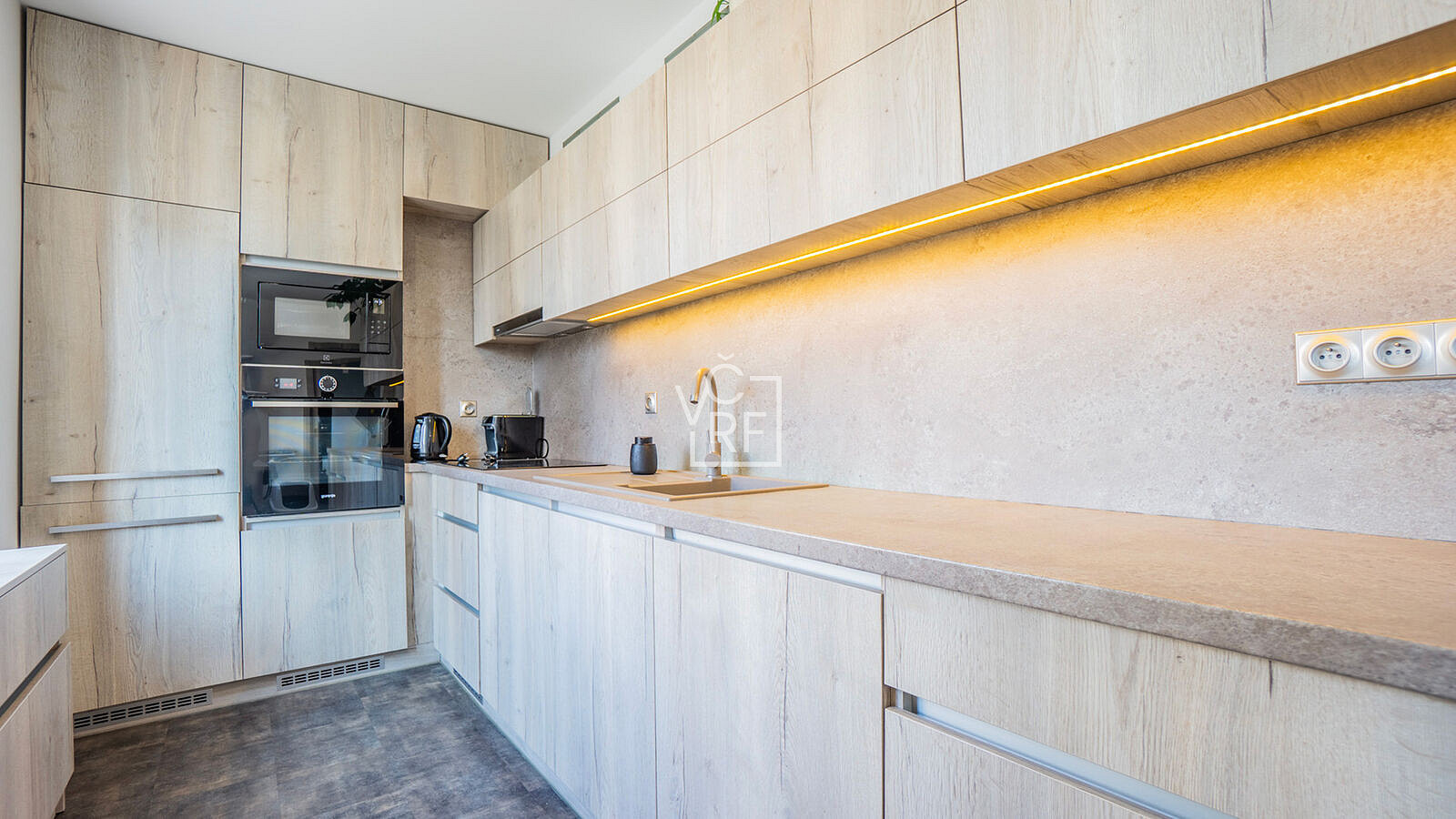 Prodej bytu 3+kk po kompletní rekonstrukci, 72 m², balkon, sklep - ul. Karla IV.