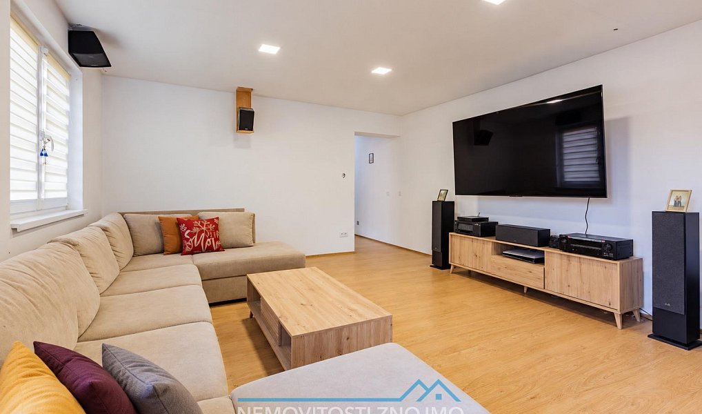 Prodej domu 220 m² s pozemkem 1 436 m², Chvalovice – náhled fotky 7