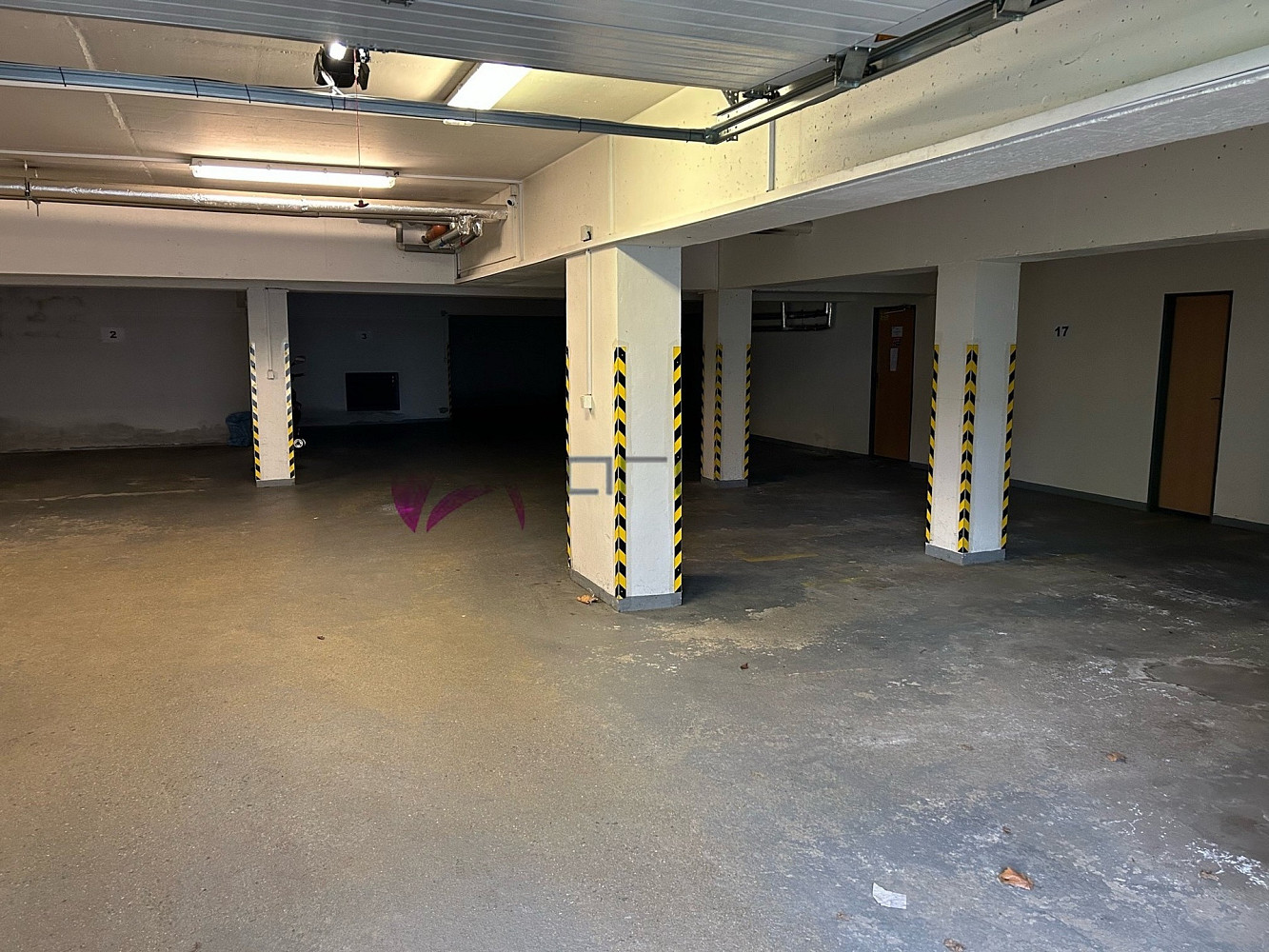 Pronájem garážové stání, 15 m2 - Olomouc - Slavonín