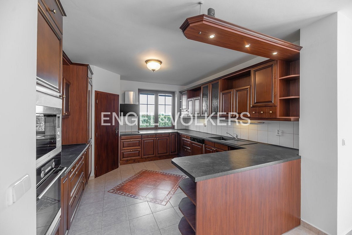 Pronájem domu 384 m² s pozemkem 903 m² — photo 4