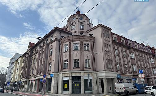 Pronájem obchodních prostor 317 m², Gočárova třída, Hradec Králové