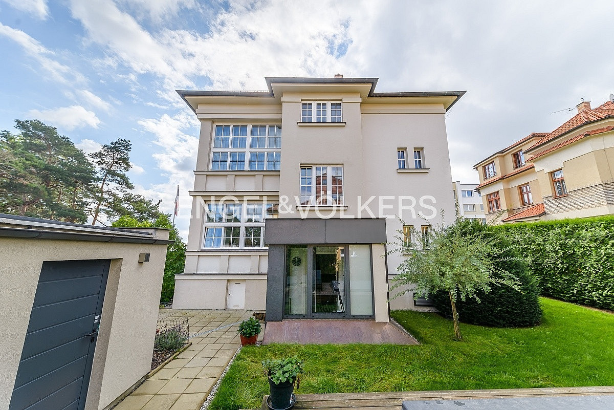 Pronájem domu 434 m² s pozemkem 600 m²