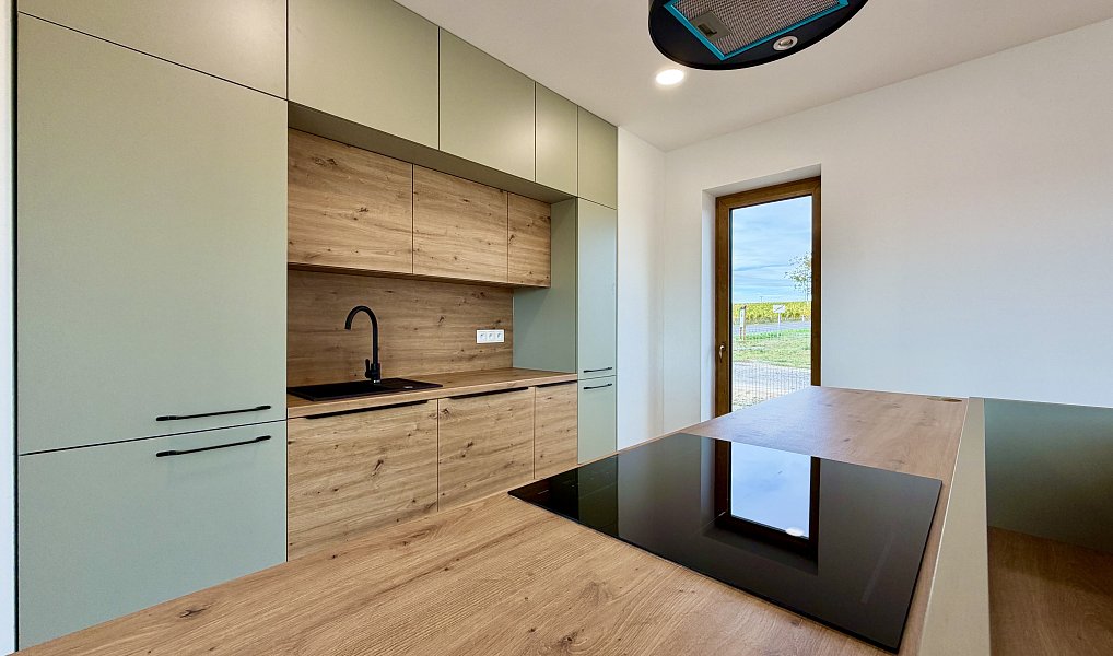 Prodej domu 175 m² s pozemkem 800 m², Vrbovec – náhled fotky 10