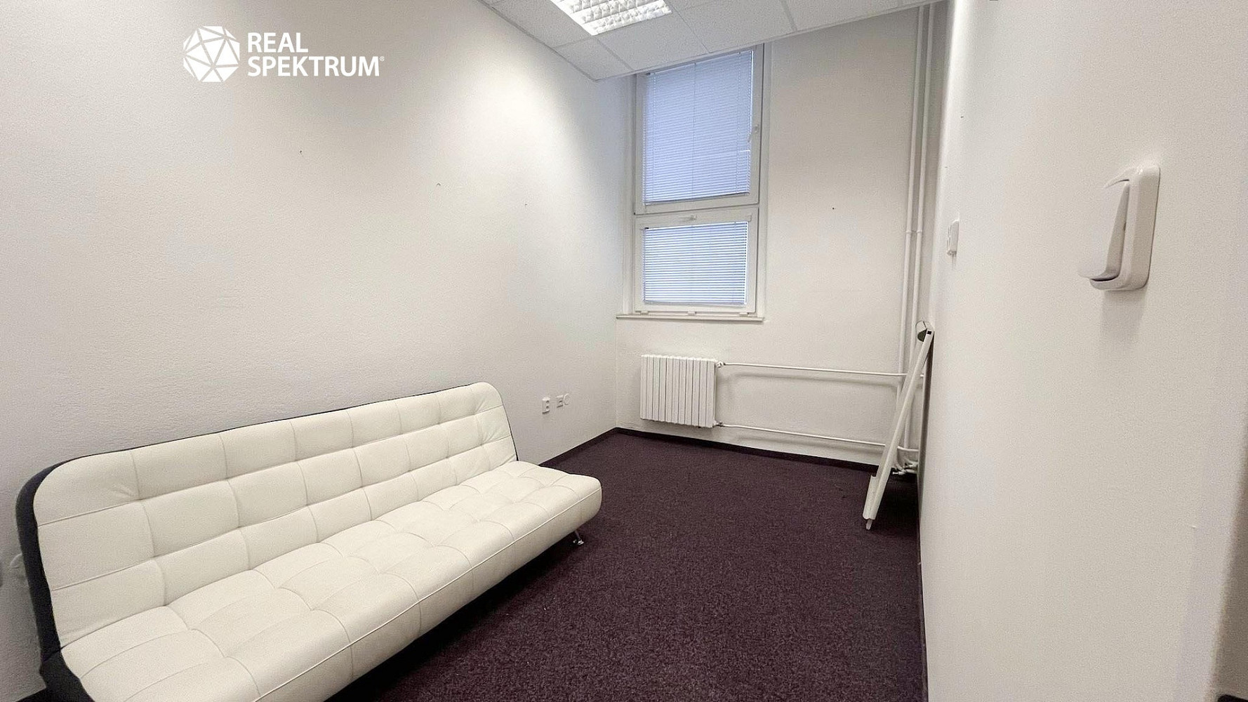 Pronájem kanceláře 1 200 m² – fotografie 3