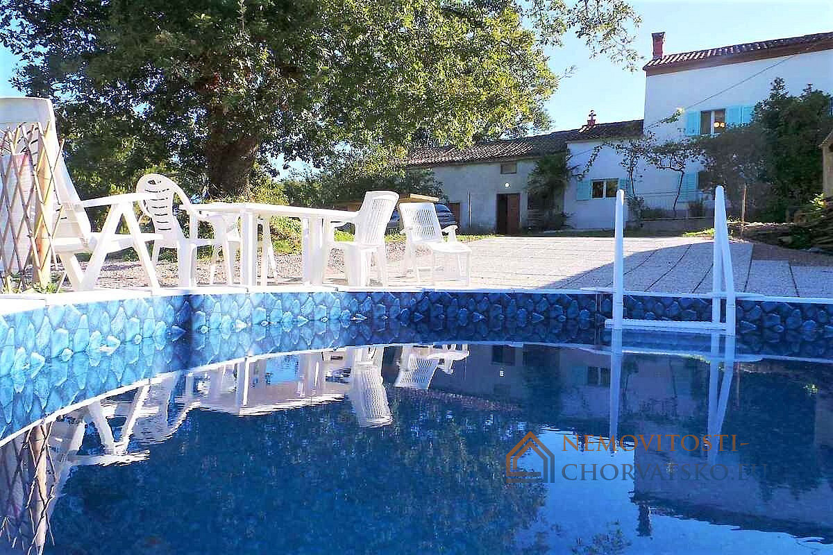 Prodej domu 152 m² s pozemkem 50 000 m² - Widok 2