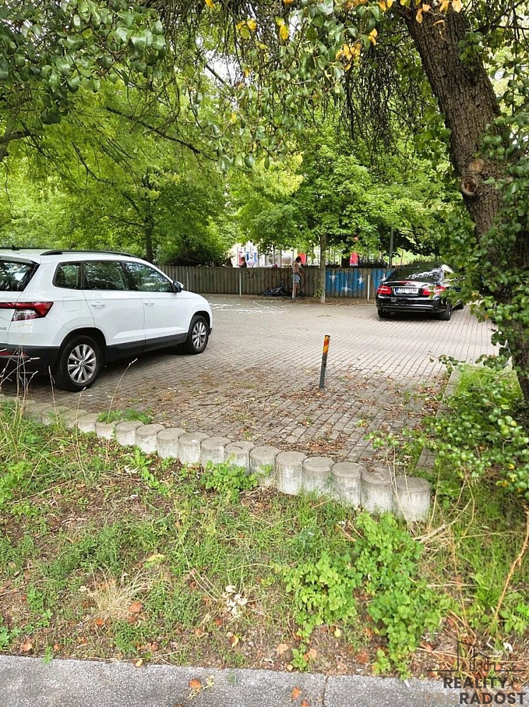Pronájem garážového stání (18 m2), ul. Kudrnova, Praha - Motol – fotografie 3